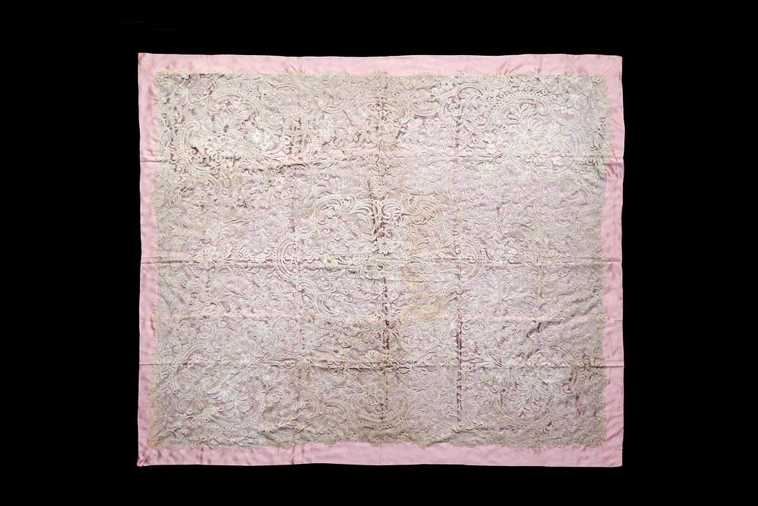 Pink silk bedspread with applied lace, 18th century (cm (1 of 1)
