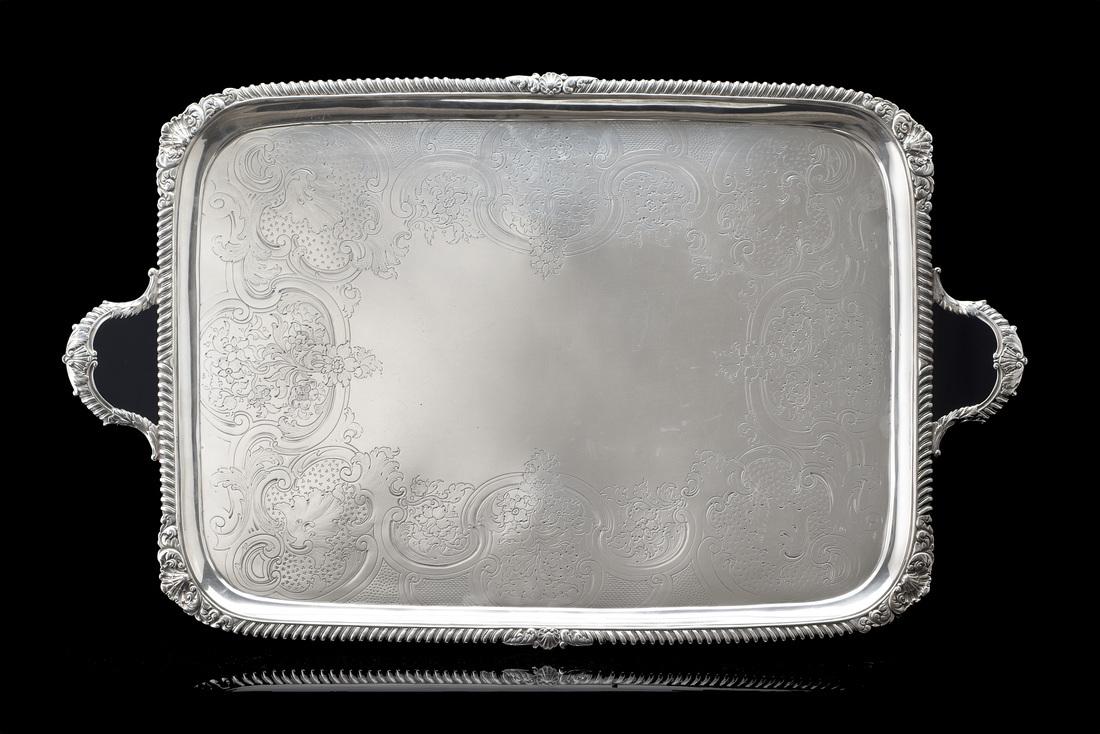 A silver tray. London, 1897. Silversmith Charles Stuart: A silver tray. London, 1897. Silversmith Charles Stuart Harris. (d. max 14,5) (g tot 2530 ca.) (minor defects) IT Vassoio biansato in argento di forma rettangolare con fondo cesellato a volute e motiv