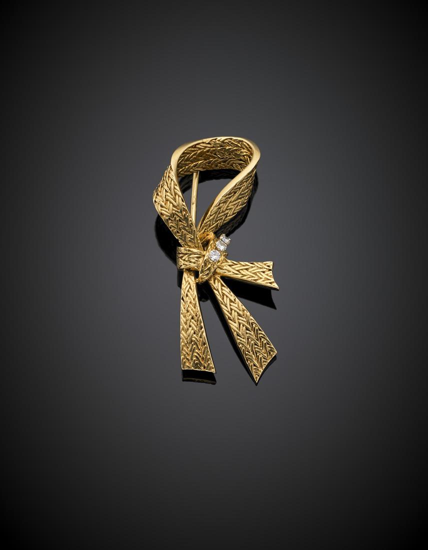 BOUCHERON PARIS Yellow chiselled gold bow brooch with (1 of 1)