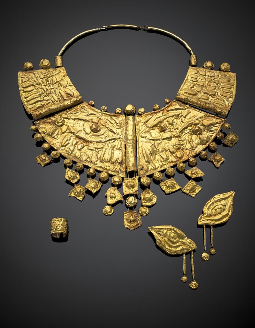 LISA SOTILIS Yellow wrought gold jewelry set comprising (1 of 1)