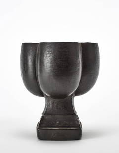 Umberto Bellotto (Venezia 1882 - Venezia 1940): Umberto Bellotto (Venezia 1882 - Venezia 1940) Sculpture vase with quadrangular base, and four-lobed cup in embossed iron lamina. Murano, 1923ca. Signed "Bellotto" on the base. (h 20 cm.) Provenance P