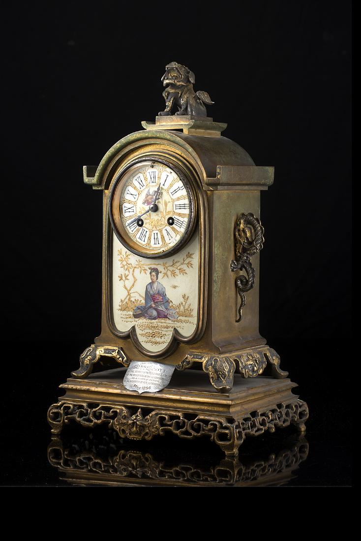 HAMILTON INCES EDINBURGH Ormolu mantel clock Late 19th: HAMILTON INCES EDINBURGH Ormolu mantel clock Late 19th century Signed dial Weekly wind movement, strike on gong Dial with Roman numerals cm 23x42x16 (minor defects) IT HAMILTON INCES EDINBURGH Pendola