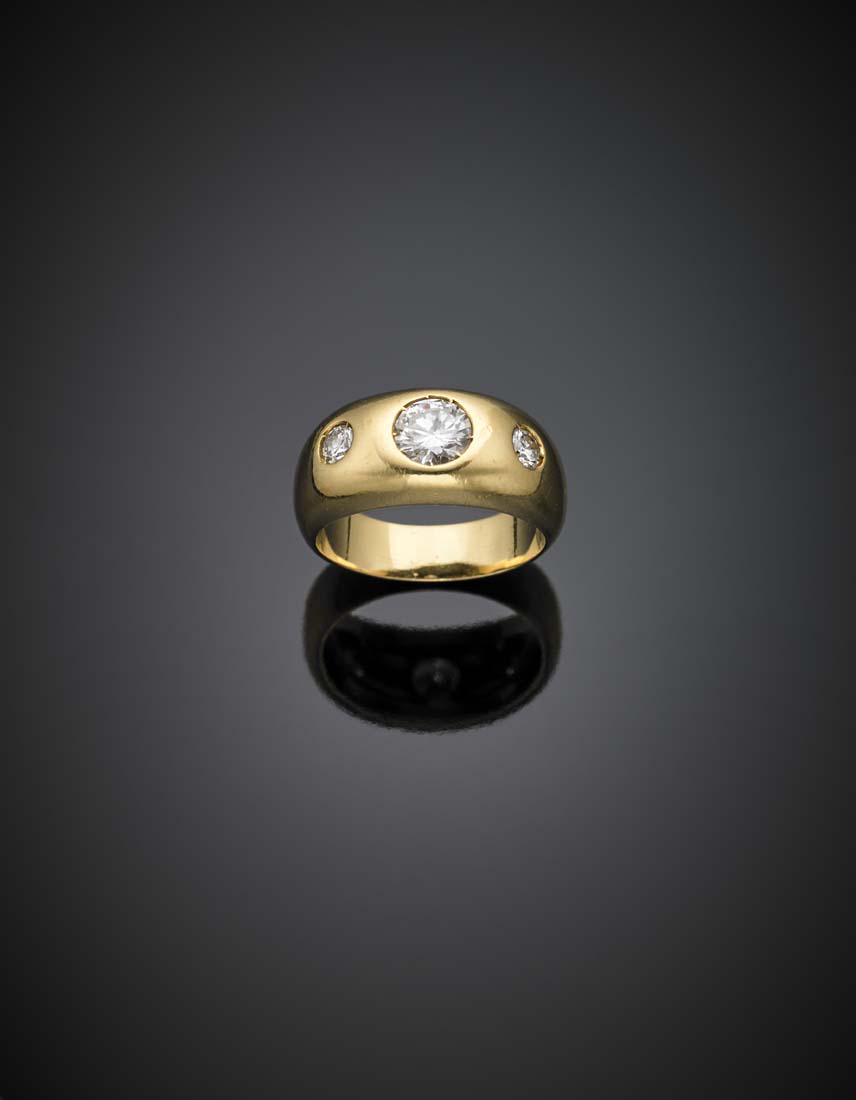 Yellow gold three round diamond ring in all ct. 1: Yellow gold three round diamond ring in all ct. 1 circa, g 9.16 size 11/51. IT Anello in oro giallo con tre diamanti rotondi per complessivi ct. 1 circa g 9,16 misura 11/51.