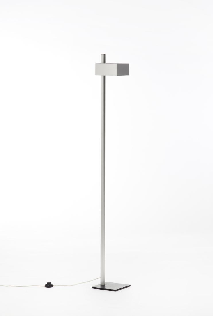 Esperia Floor lamp. Poggibonsi, 1970s. Anodised: Esperia Floor lamp. Poggibonsi, 1970s. Anodised aluminum and black painted iron. (h 161 cm.) (slight defects) IT Lampada da terra. Poggibonsi, anni '70. Alluminio anodizzato e ferro verniciato nero. (
