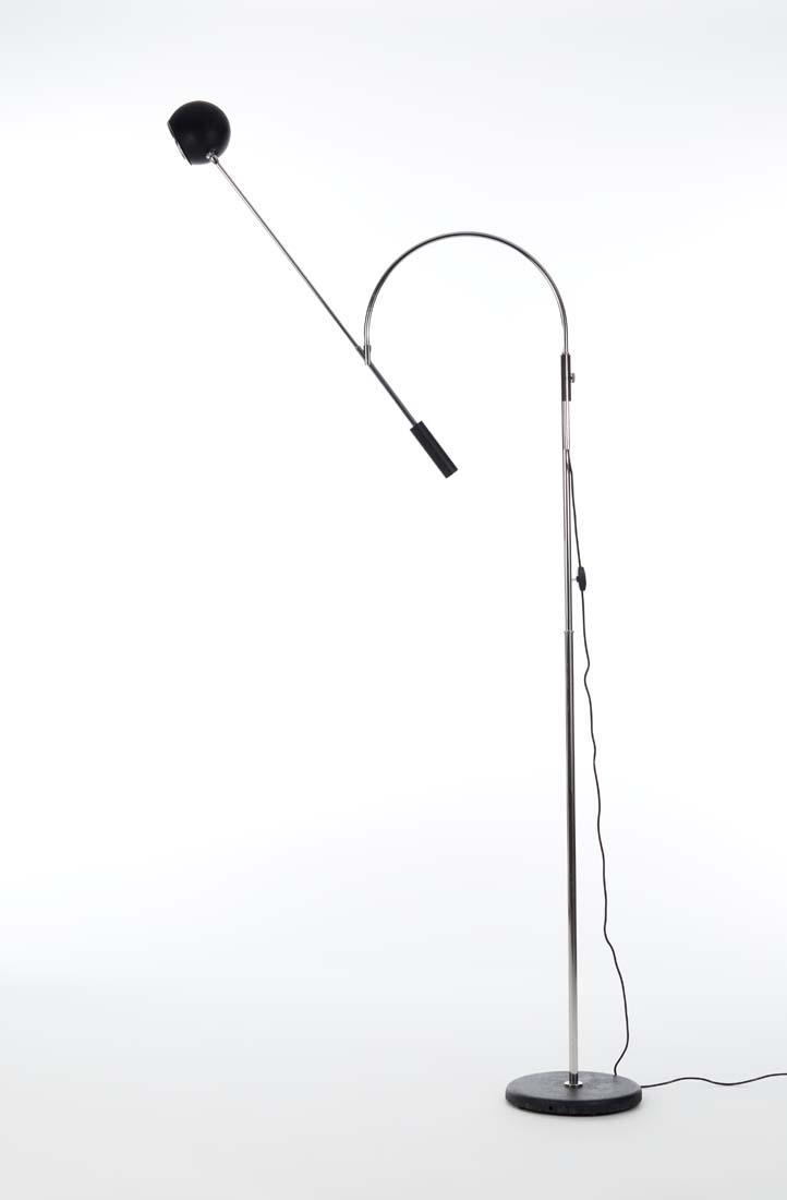 Robert Sonneman Floor lamp model "Orbiter". Italy,: Robert Sonneman Floor lamp model "Orbiter". Italy, 1970. Base and counterweight in cast iron, frame in chromed steel and spherical lampshade in black painted metal. (h 190 cm.) (slight defects) IT Lam