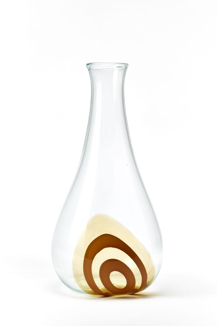 Gianmaria Potenza (Venezia 1936) Large crystal glass: Gianmaria Potenza (Venezia 1936) Large crystal glass vase with a single murrina in concentric orange circles on a light amber background. Produced by La Murrina, 1970s. (h 46 cm.) IT Grande vaso in ve