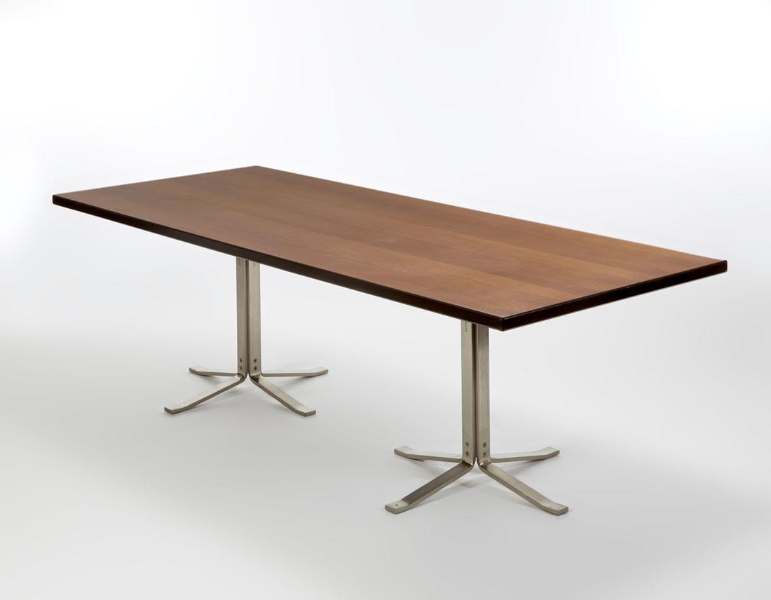 Formanova Large meeting table. Meda, 1970s. Steel base: Formanova Large meeting table. Meda, 1970s. Steel base and top edged and veneered in wood. Bearing production mark on the metal structure. (250x76x100 cm.) (slight defects) IT Grande tavolo da riunion