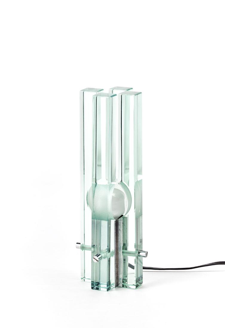 Gallotti e Radice Table lamp with one light. Italy,: Gallotti e Radice Table lamp with one light. Italy, 1970s. Very thick crystals, metal. (h 30.5 cm.) IT Lampada da tavolo a una luce. Italia, anni '70. Cristalli di forte spessore, metallo. (h cm 30,5)