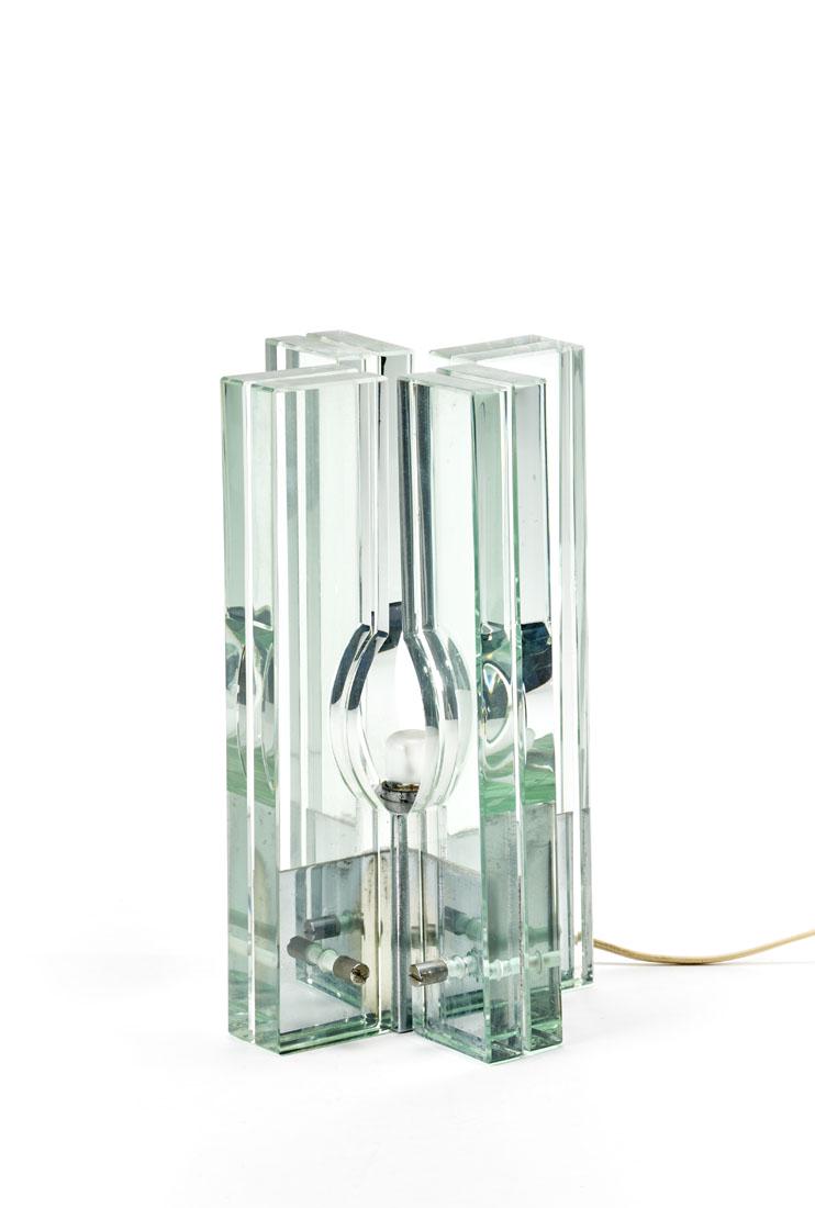 Gallotti e Radice Table lamp with one light. Italy,: Gallotti e Radice Table lamp with one light. Italy, 1970s. Very thick crystals, metal. (h 30 cm.) IT Lampada da tavolo a una luce. Italia, anni '70. Cristalli binati di forte spessore, metallo. (h cm 