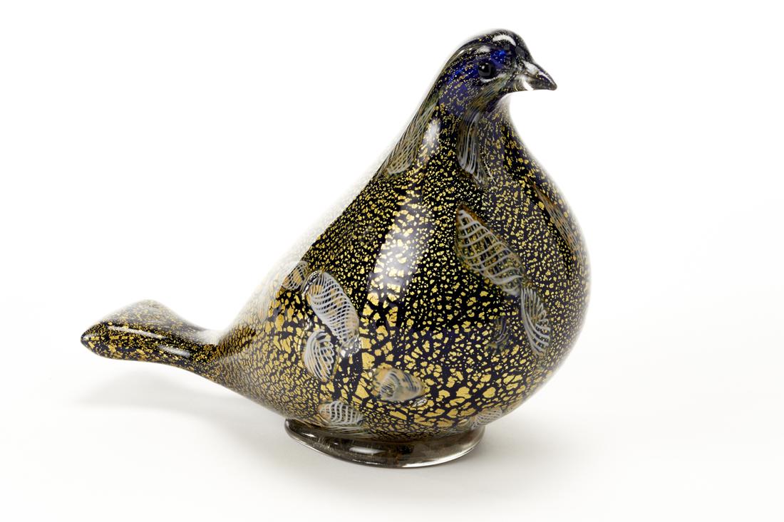 Aldo Nason "Colomba" Sculpture. Execution by Avem,: Aldo Nason "Colomba" Sculpture. Execution by Avem, Murano, second half 20th century. Colorless and transparent blue blown glass with inclusion of lattimo half filigree murrine and silver leaf. (h 17 c