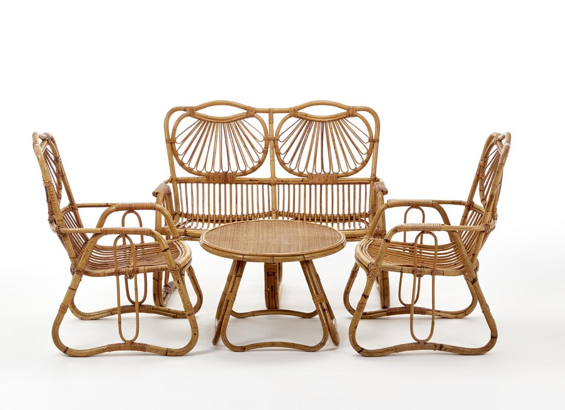 Lot consisting of a sofa, two armchairs and a table in (1 of 1)