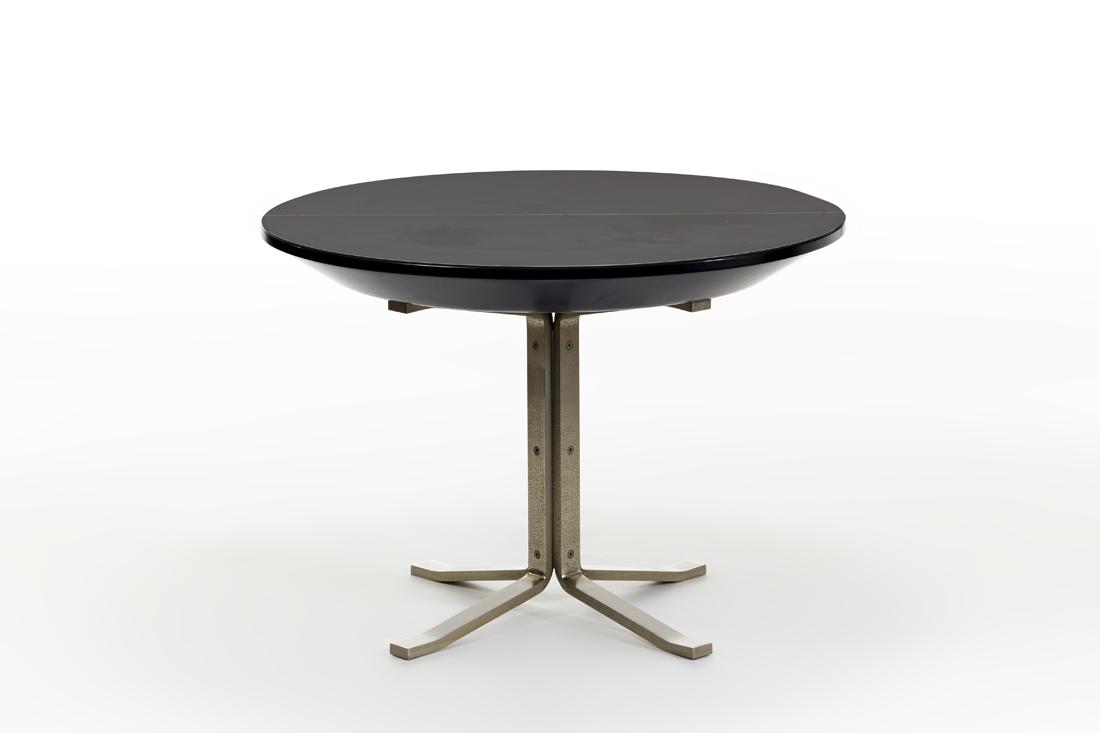 Gianni Moscatelli (1930) Extendable dining table.: Gianni Moscatelli (1930) Extendable dining table. Produced by Formanova, Meda, 1960s. Circular wooden top, brushed steel structure. (closed table cm h 76; cm d 110) IT Tavolo da pranzo allungabile. Pr