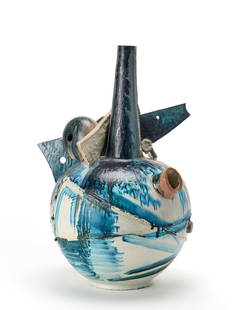 Elio Schiavon (Arzergrande 1925 - Tonadico 2004): Elio Schiavon (Arzergrande 1925 - Tonadico 2004) Sculpture vase in glazed ceramic in white, blue, brown and black. Padua, second half 20th century. Signed. (h 65 cm.) (slight defects) IT Vaso scultura