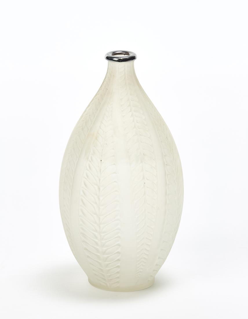 RenÃ© Lalique (Ay 1860 - Parigi 1945) "Acacia" In-mold blown opalescent glass vase, acid-etched on (1 of 1)