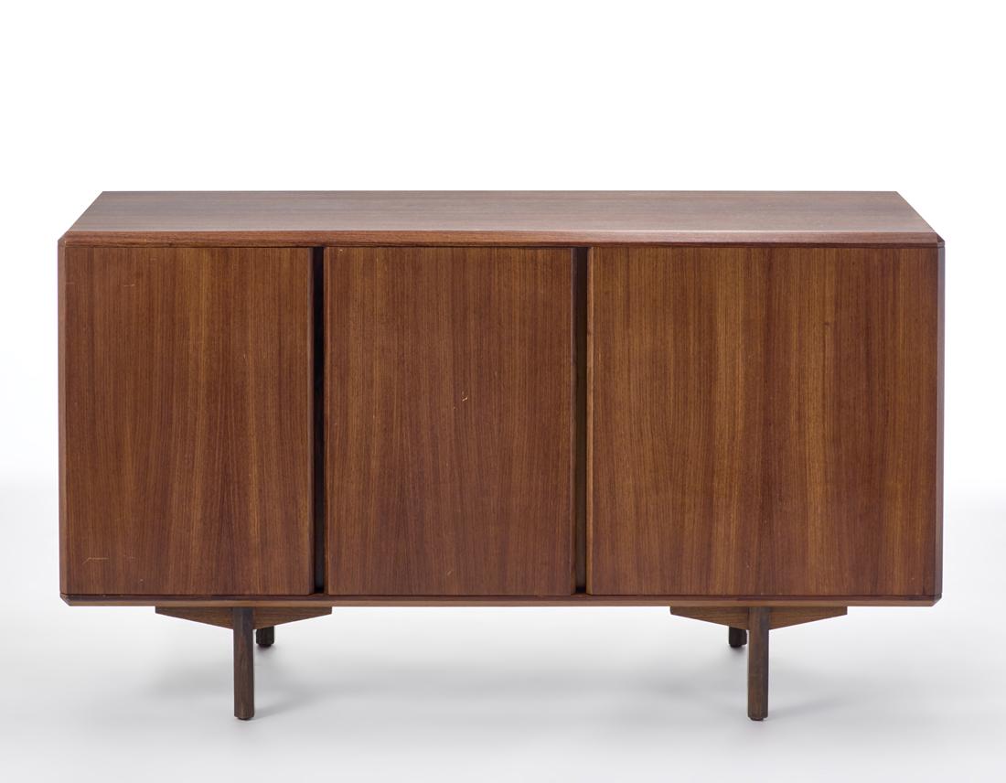 Buffet with three doors with internal drawers. Solid wood and veneer. Italy, 1970s. (150x84x46 cm.) (1 of 1)