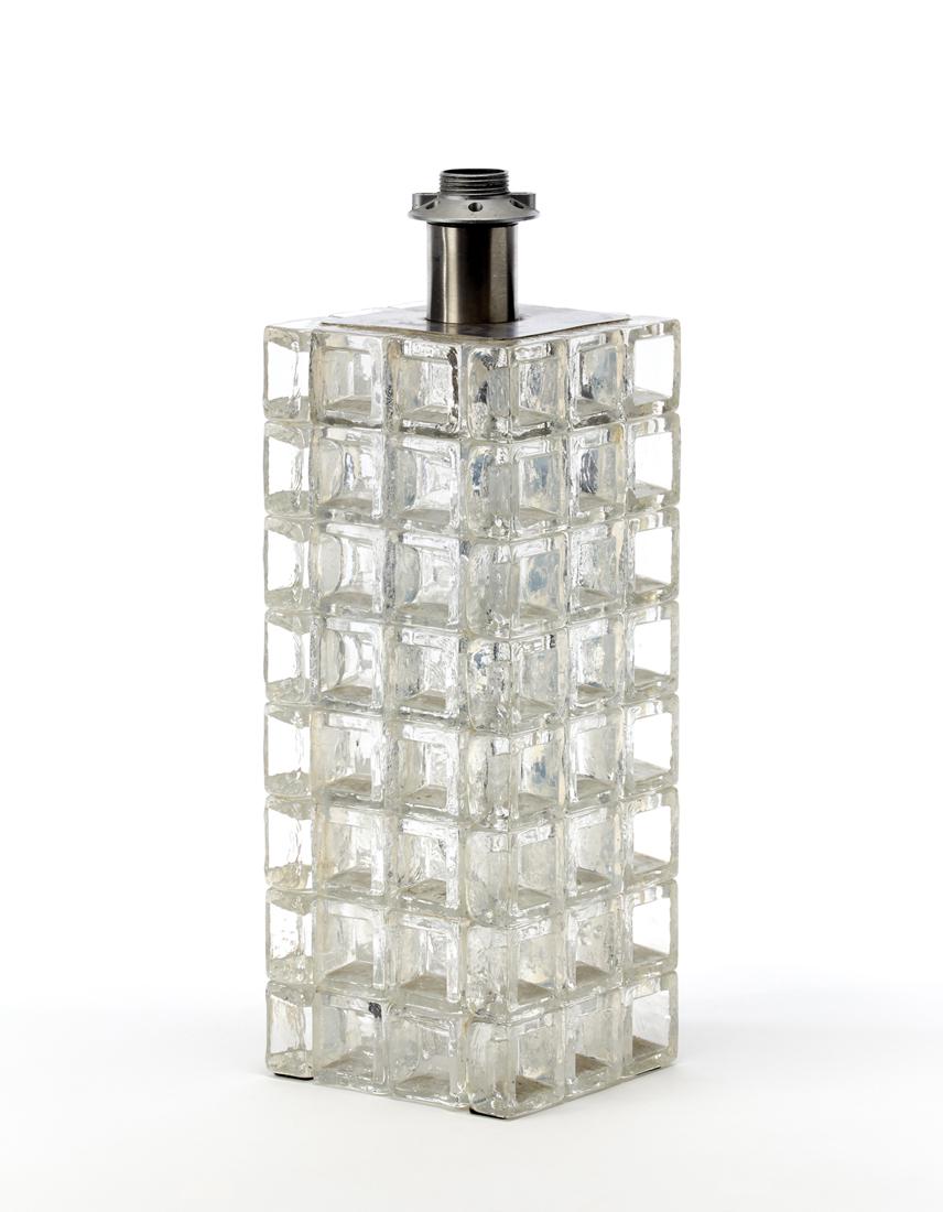 Poliarte (Attributed) Table lamp with quadrangular base formed by crystal glass prisms. Italy,: Poliarte (Attributed) Table lamp with quadrangular base formed by crystal glass prisms. Italy, 1970s. (h 52 cm.) (slight defects) IT (Attribuito) Lampada da tavolo con base quadrangolare formata da pr
