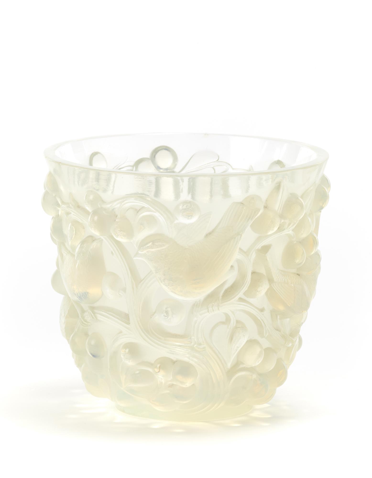 RenÃ© Lalique (Ay 1860 - Parigi 1945) Vase model "Avallon n. 986". Execution by Lalique, France, (1 of 1)