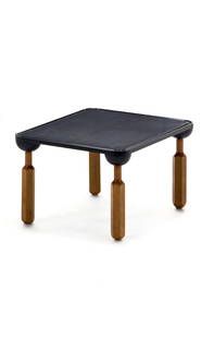 Achille Castiglioni (1918-2002) e Pier Giacomo Castiglioni (1913-1968) Coffee table model: Achille Castiglioni (1918-2002) e Pier Giacomo Castiglioni (1913-1968) Coffee table model "Cacciavite". Produced by Zanotta, Nova Milanese, 1960s. (65x35.5x52 cm.) (slight defects) Provenance Private