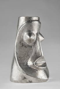 Arrigo Finzi (La Spezia 1890 - Milano 1973) Mask-shaped vase in hammered 800 silver. Milan,: Arrigo Finzi (La Spezia 1890 - Milano 1973) Mask-shaped vase in hammered 800 silver. Milan, 1930s/1940s. (g 700) (cm 15x23x13.5) IT Vaso a foggia di maschera in argento martellato, titolo 800. Milano,