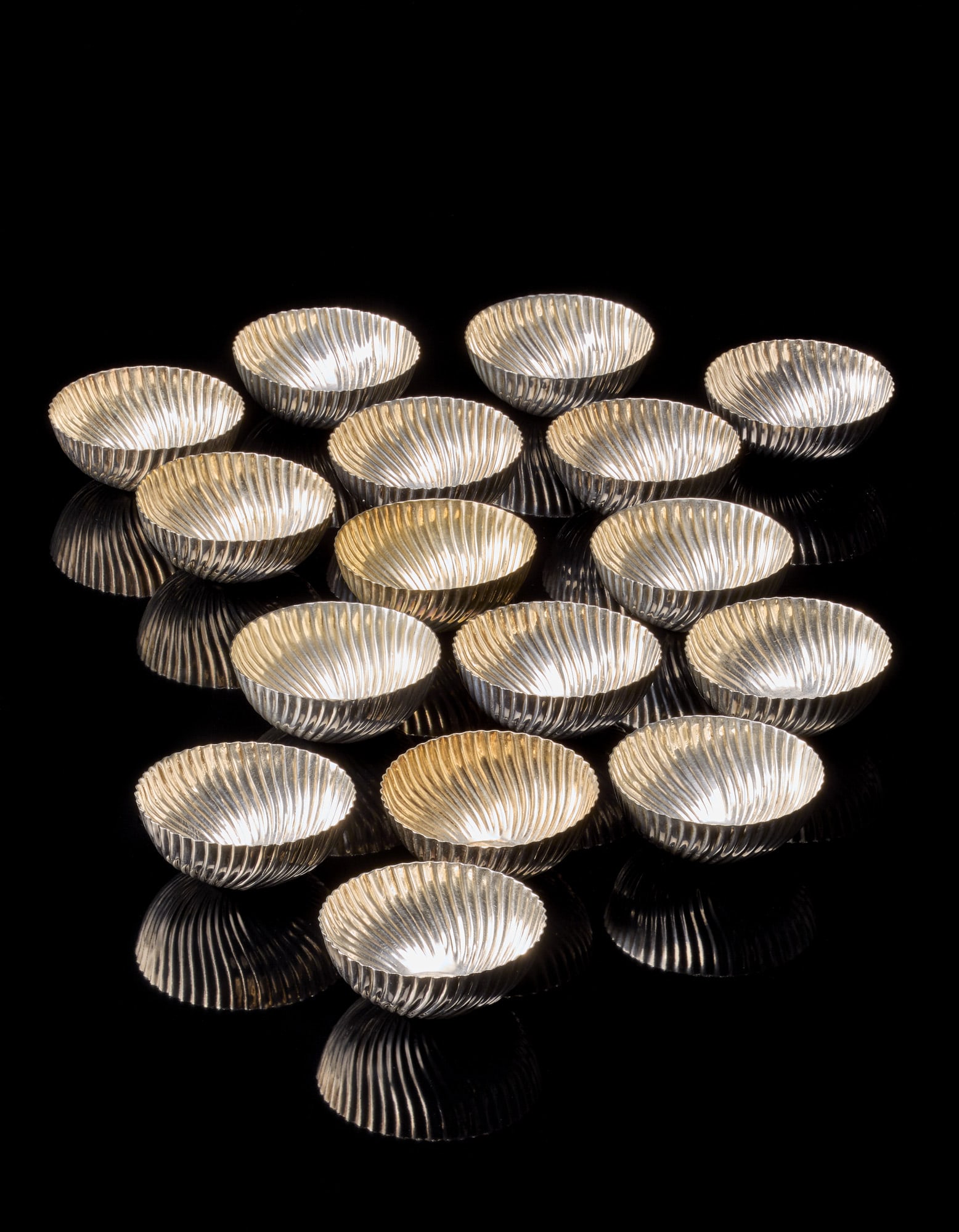 Franco Albini (1905-1977) e Franca Helg (1920-1989)  Sixteen small bowls of the series "Pannocchia". (1 of 1)