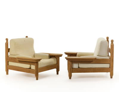 Roberto Menghi (Milano 1920 - Milano 2006) Pair of armchairs with rotatable trays integrated in the: Roberto Menghi (Milano 1920 - Milano 2006) Pair of armchairs with rotatable trays integrated in the armrest. 1965. Solid beech wood, cushions covered in white fabric. (100x87.5x107.5 cm.) (slight defe