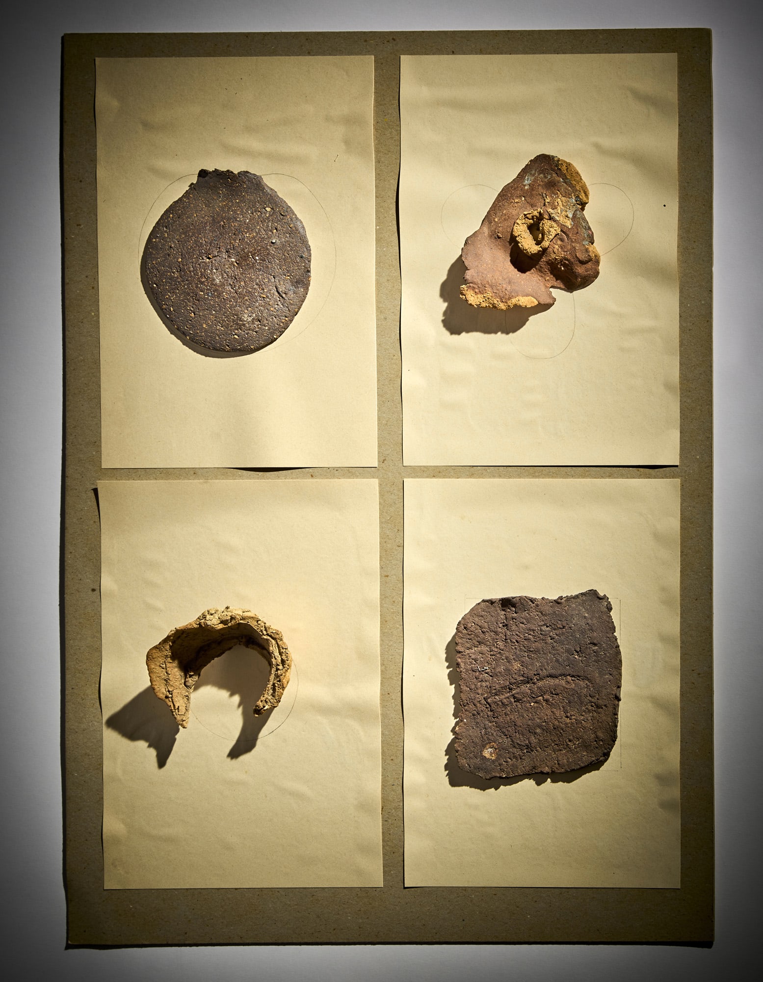 Nanni Valentini (Sant'Angelo in Vado 1932 - Arcore 1985) "Serie, Numero-forma" . Arcore, 1978. Four: Nanni Valentini (Sant'Angelo in Vado 1932 - Arcore 1985) "Serie, Numero-forma" . Arcore, 1978. Four terracotta sculptures on grey cardboard. Signature and date on the verso of the 4th sheet. (71x51.5