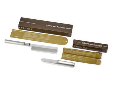 Franco Bettonica (1927 - 1999) Two knives one for soft cheese and one for hard cheese of the series: Franco Bettonica (1927 - 1999) Two knives one for soft cheese and one for hard cheese of the series "Collezione cilindrica da tavola ". Produced by Cini & Nils, Milan, 1960s/1970s. Brushed stainless s