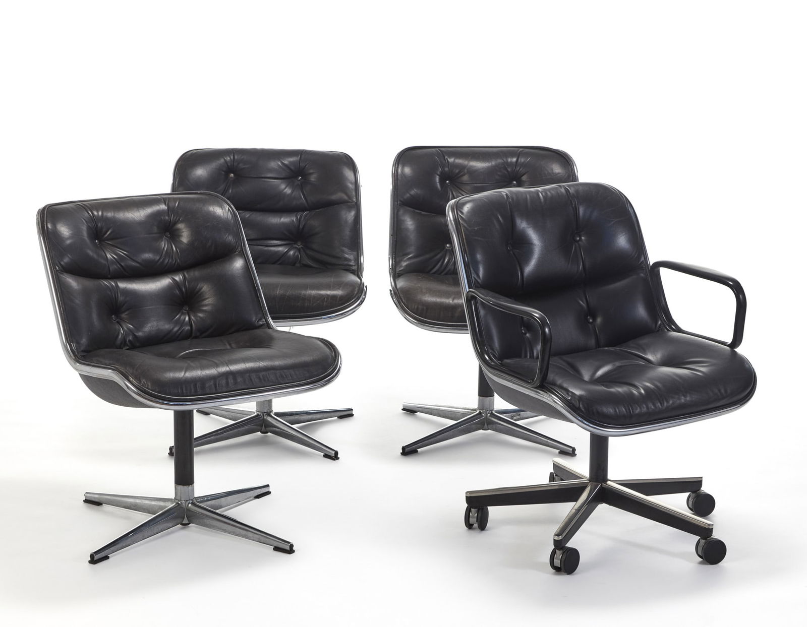 Charles Pollock (Denver 1902 - Parigi 1988) Lot consisting of three chairs and a wheel armchair.: Charles Pollock (Denver 1902 - Parigi 1988) Lot consisting of three chairs and a wheel armchair. Produced by Knoll International, Usa, disegno del 1965, esecuzione anni 70. (cm max 65x80x65) (slight d