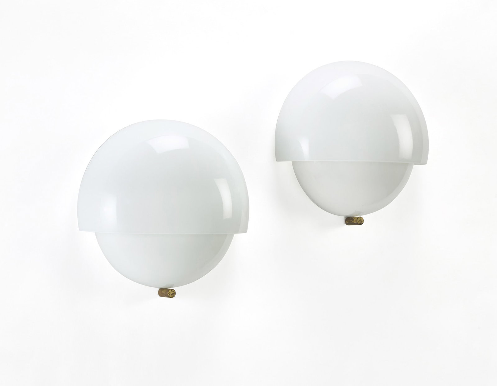Vico Magistretti (Milano 1920 - Milano 2006) Two wall lamps and a frame model "Mania". Produced by (1 of 1)