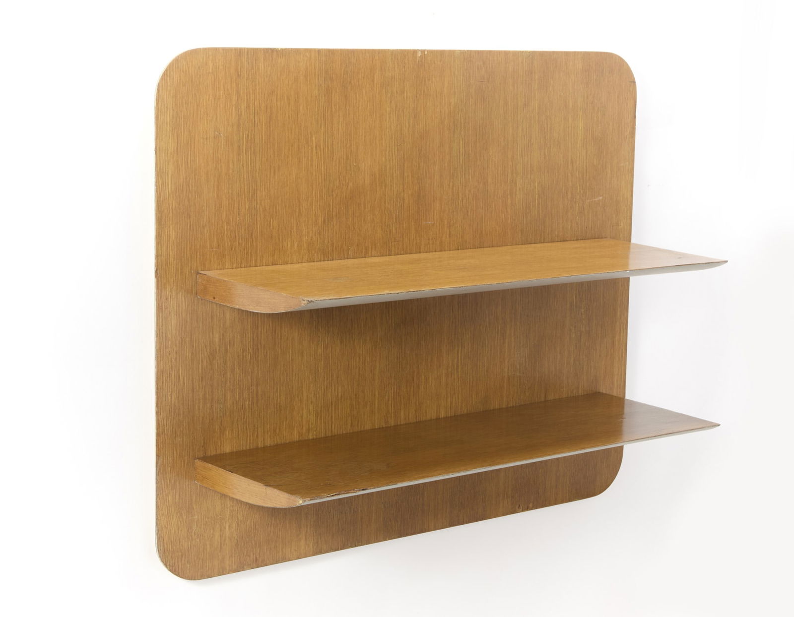Gio Ponti (Milano 1891 - 1979) Two-shelf wall bookcase. Execution by Giordano Chiesa, Milan, 1951ca.: Gio Ponti (Milano 1891 - 1979) Two-shelf wall bookcase. Execution by Giordano Chiesa, Milan, 1951ca. Oak wood veneer and painted white. (85.5x105.5x34 cm.) Provenance Lucano House, San Remo; Finarte,