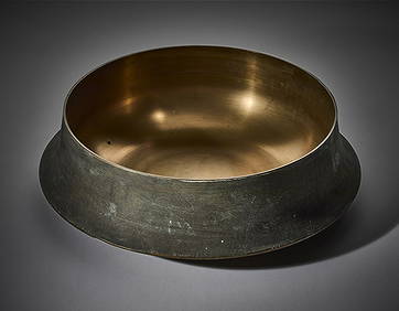 Angelo Mangiarotti (Milano 1921 - Milano 2012) Cast bronze vase. Execution by Fonderia Battaglia per (1 of 3)