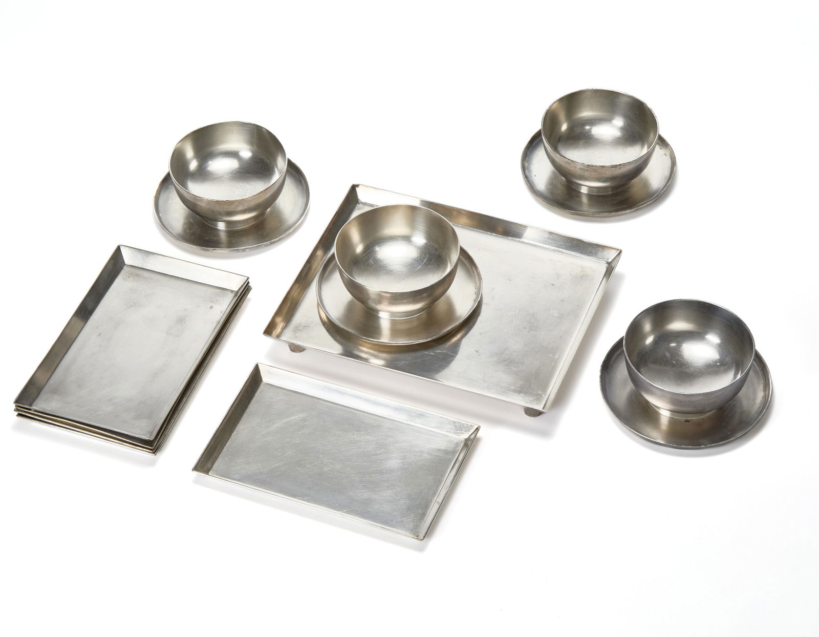 Gio Ponti (Milano 1891 - 1979) Lot consisting of one rectangular tray with feet, five small trays: Gio Ponti (Milano 1891 - 1979) Lot consisting of one rectangular tray with feet, five small trays and four sauce boats with saucers. Execution by Broggi e Arthur Krupp, Milan, 1936ca. Alpacca. Marked