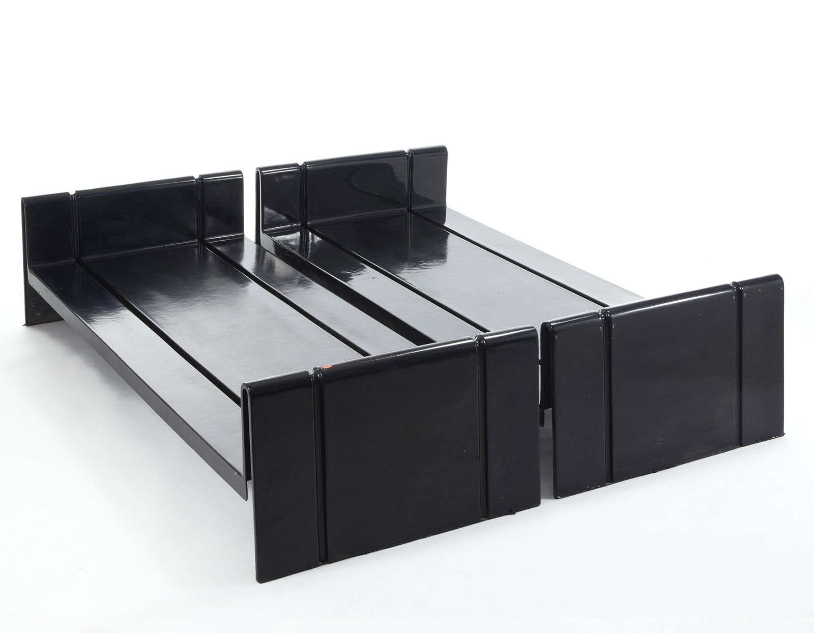 Cini Boeri (Milano 1924 - Milano 2020) Pair of sommieres. Produced by Elco, Italy, 1969. Fiberglass: Cini Boeri (Milano 1924 - Milano 2020) Pair of sommieres. Produced by Elco, Italy, 1969. Fiberglass repainted black. (212x51.5x86 cm.) (defects and restorations) Literature "Abitare", n. 83, Marzo 197