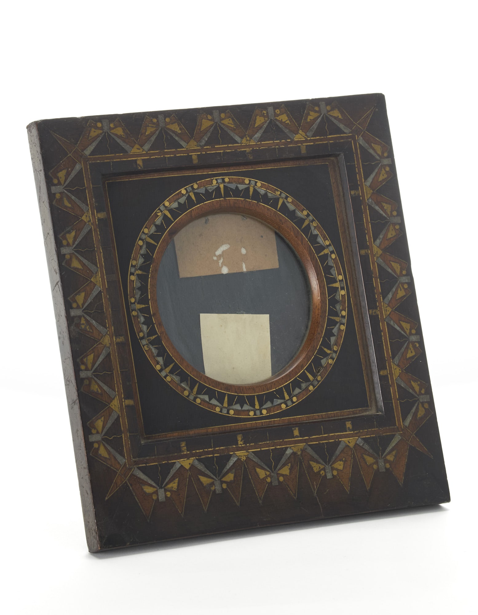 Carlo Bugatti (Milano 1856 - Molsheim 1940) Photo frame (made of wood inlaid with different woods,: Carlo Bugatti (Milano 1856 - Molsheim 1940) Photo frame in wood inlaid with different woods, brass, metal alloy and covered with black leather. Milan, late 19th century. (20.5x22.5 cm.) (slight defect