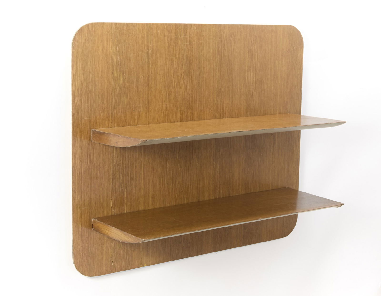 Gio Ponti (Milano 1891 - 1979) Two-shelves wall-mounted bookcase. Execution by Giordano Chiesa,: Gio Ponti (Milano 1891 - 1979) Two-shelves wall-mounted bookcase. Execution by Giordano Chiesa, Milan, 1951ca. Oak veneered and painted white. (85.5x105.5x34 cm.) (slight defects) Provenance Lucano Ho