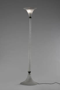 Seguso Vetri d'Arte  Floor lamp. Murano, 1980s. Colorless blown glass, brass frame. (h 172 cm.): Seguso Vetri d'Arte Floor lamp. Murano, 1980s. Colorless blown glass, brass frame. (h 172 cm.) (slight defects) IT Lampada da terra. Murano, anni '80. Vetro soffiato cristallo decorato a effetto scavo