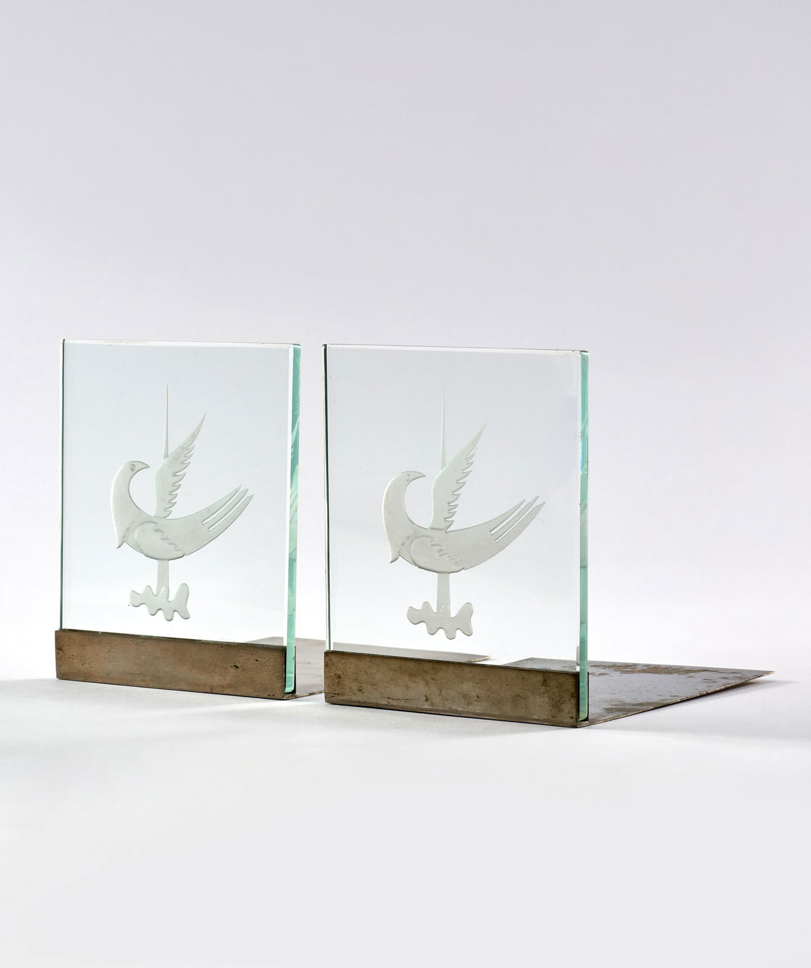 Gio Ponti (Milano 1891 - 1979) Pair of bookends. Execution by Fontana Arte, Milan, 1930s. Glass (1 of 1)