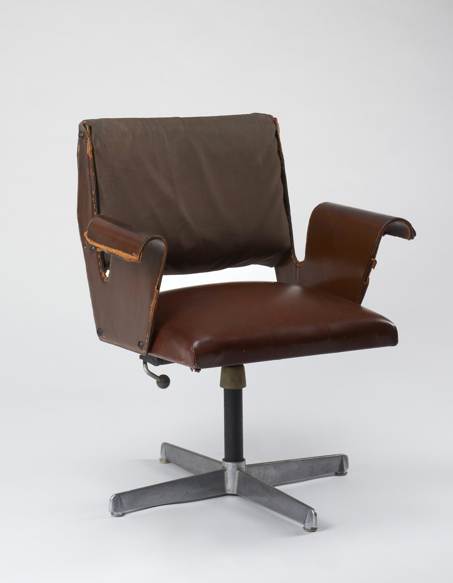 Gustavo Pulitzer-Finali (Trieste 1887 - 1967) Swivel armchair of the series "Albenga". Produced by (1 of 1)