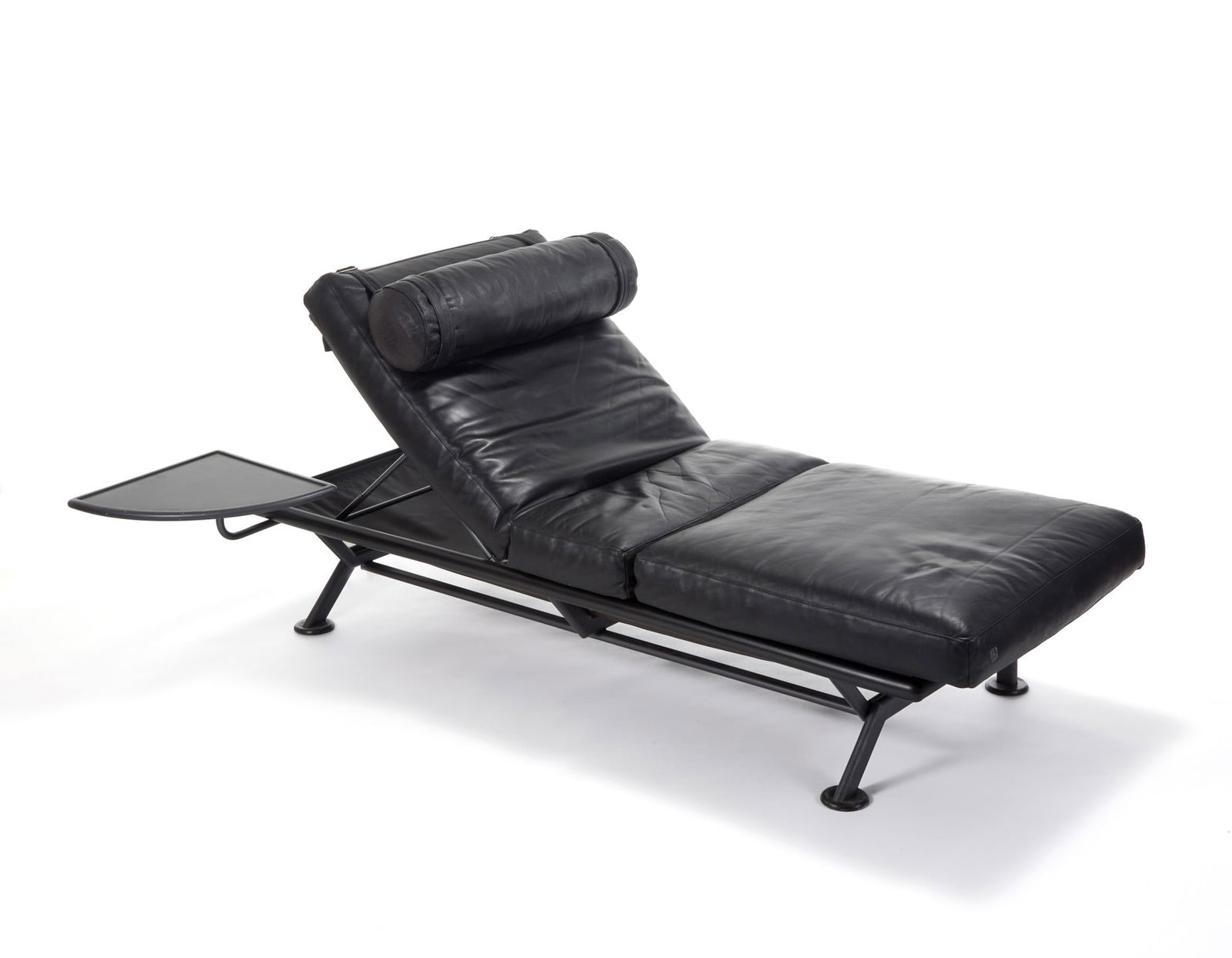 Eleonora Peduzzi Riva (1939) e Piero Gatti (1940-2017) Dormeuse model "Riga". Produced by Gruppo: Eleonora Peduzzi Riva (1939) e Piero Gatti (1940-2017) Dormeuse model "Riga". Produced by Gruppo Industriale Busnelli, Meda, 1988. Gray painted metal frame, polyurethane padding, black leather upholst