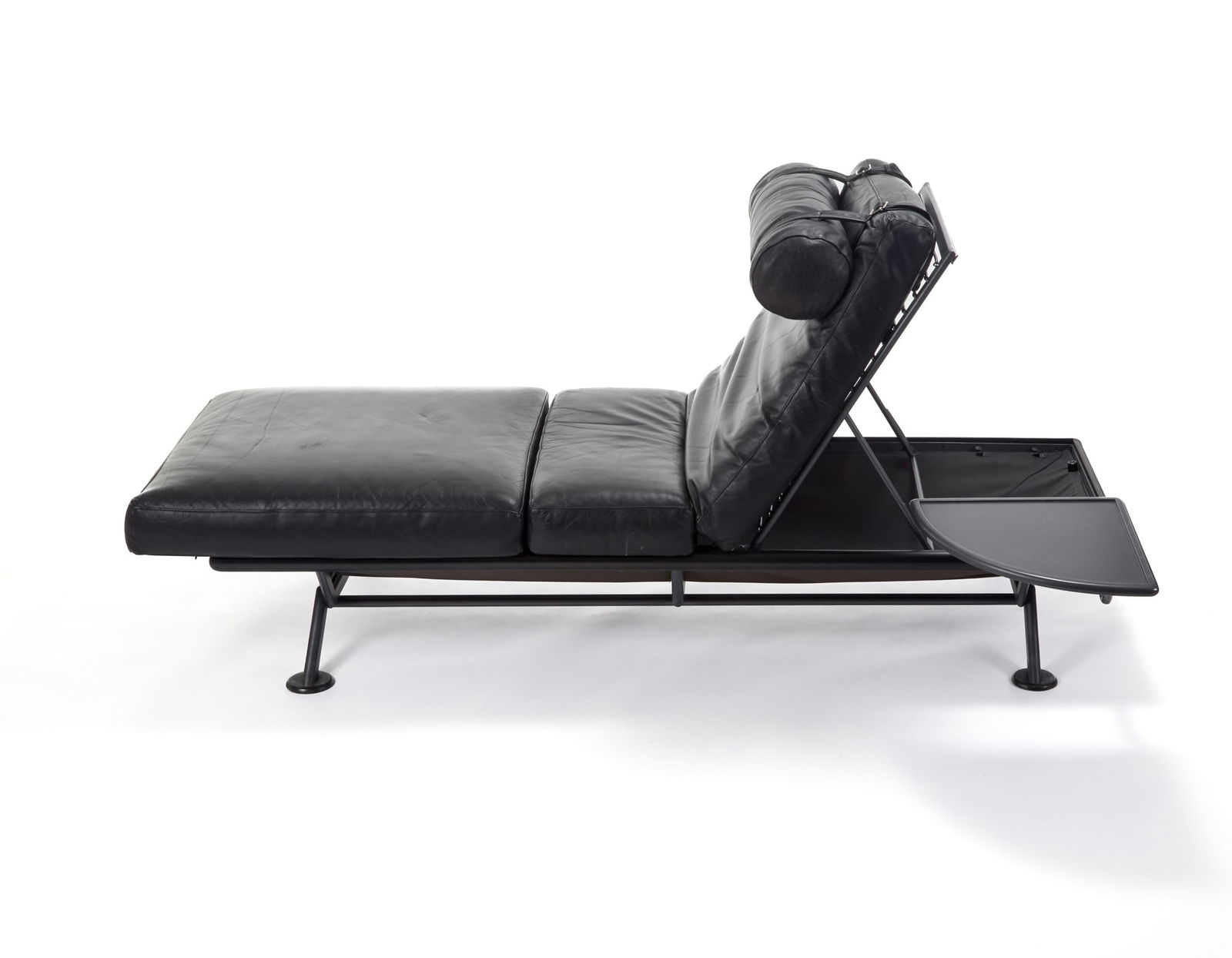 Eleonora Peduzzi Riva (1939) e Piero Gatti (1940-2017) Dormeuse model "Riga". Produced by Gruppo: Eleonora Peduzzi Riva (1939) e Piero Gatti (1940-2017) Dormeuse model "Riga". Produced by Gruppo Industriale Busnelli, Meda, 1988. Gray painted metal frame, polyurethane padding, black leather upholst