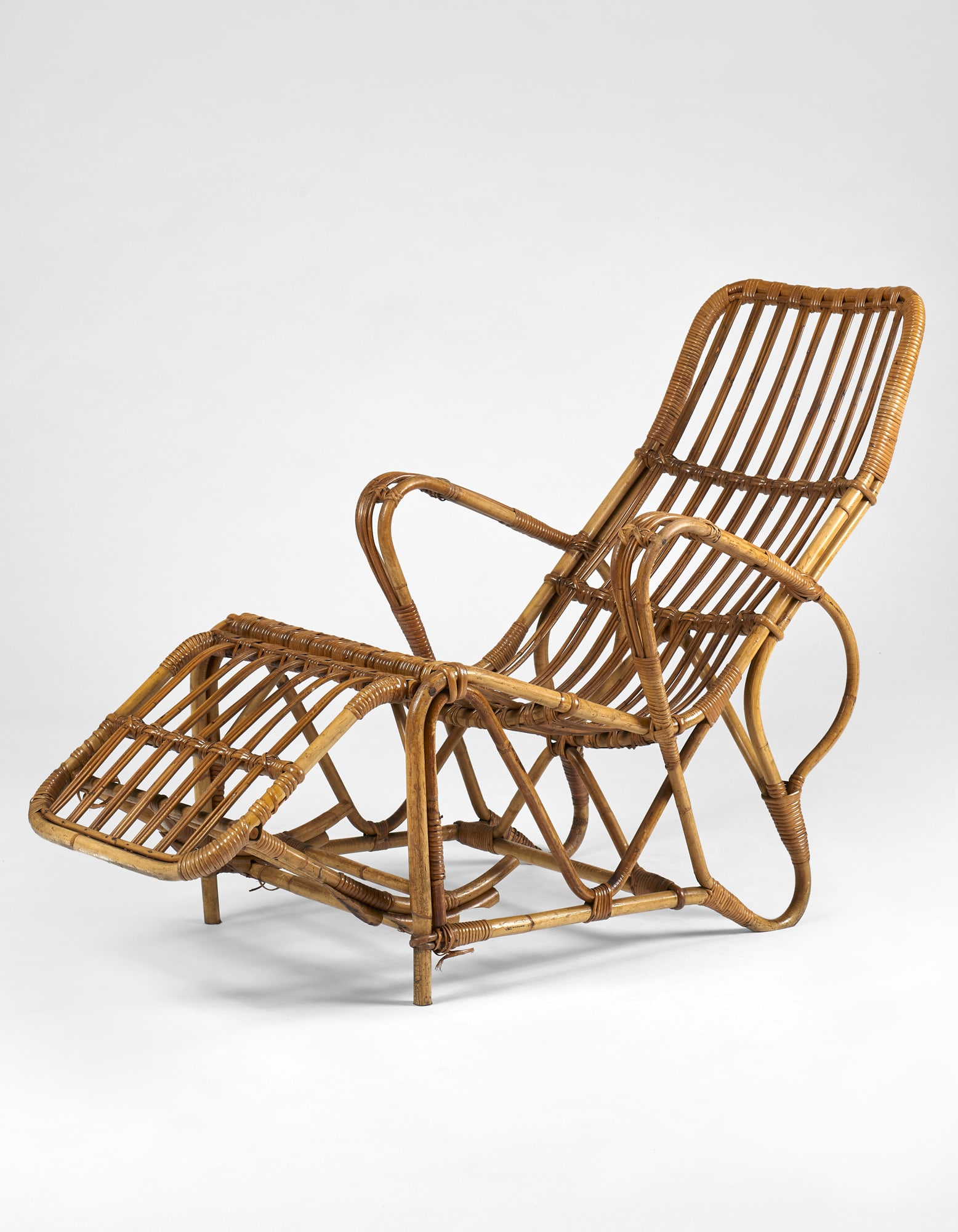 Reed arm/deckchair. Italy, 1960s. (slight defects) Literature Un grande appartamento rimodernato.: Reed arm/deckchair. Italy, 1960s. (slight defects) Literature Un grande appartamento rimodernato. Nanda Vigo e Cesare Tacchio Arch.tti. in "Rivista dell'arredamento", n 85, gennaio 1962, pp. 16-17 IT