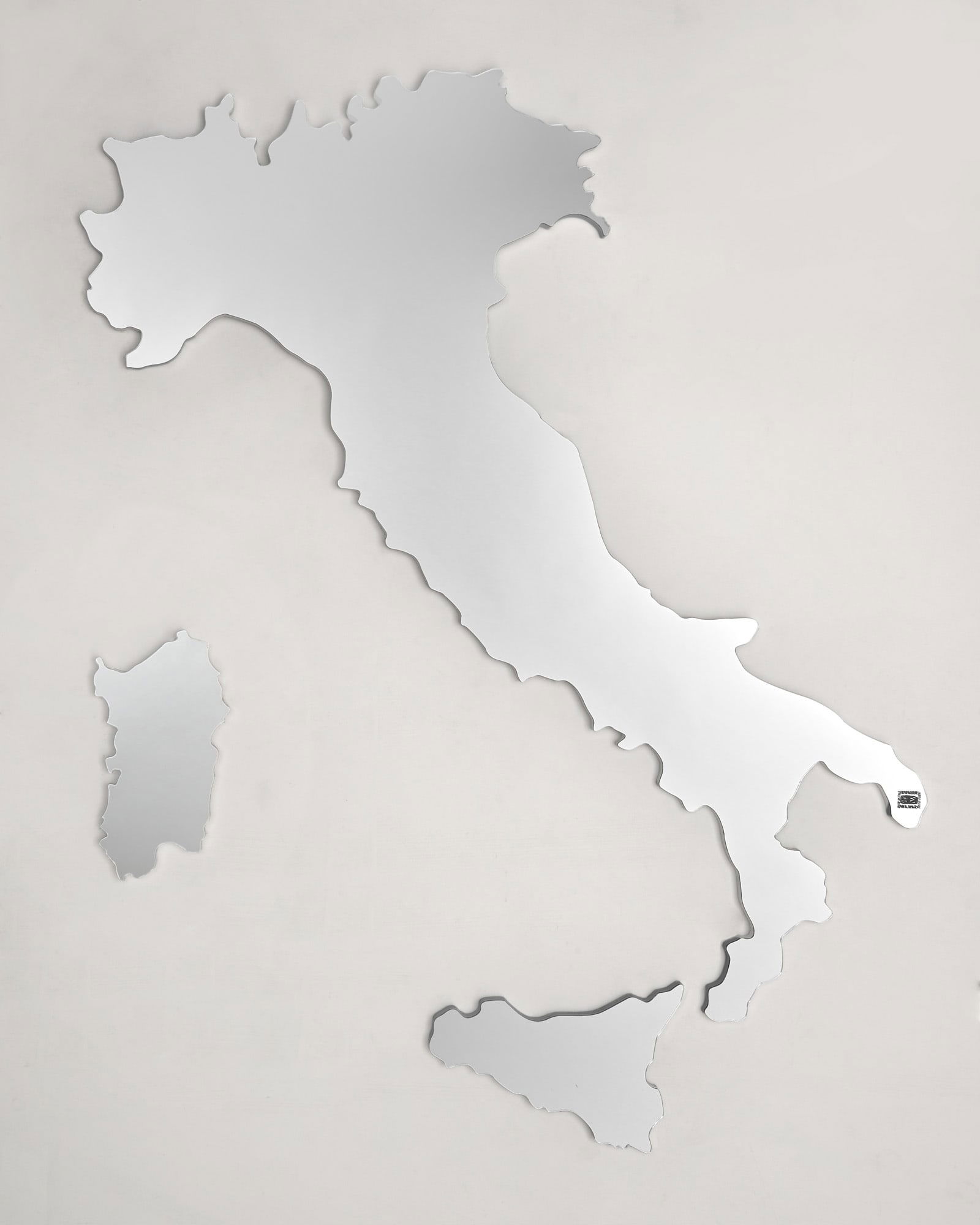 James Irvine (Londra 1958 - Milano 2013) Mirror model "Belvedere". Produced by Danese, Italy, 2006.: James Irvine (Londra 1958 - Milano 2013) Mirror model "Belvedere". Produced by Danese, Italy, 2006. White PVC frame and mirror. In original box. (88x107 cm.) IT Specchiera modello "Belvedere". Produzi