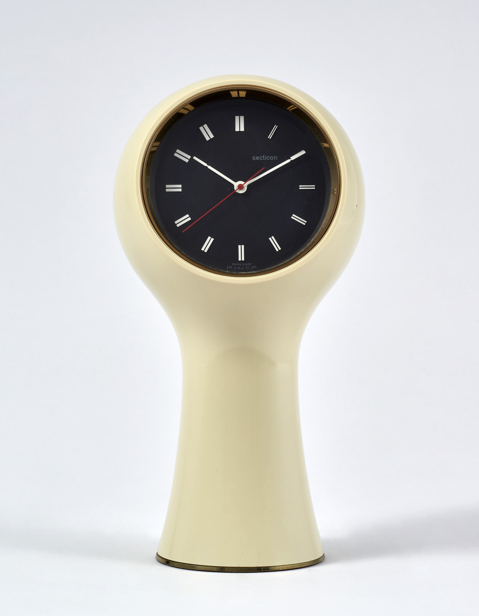 Angelo Mangiarotti (1921 - 2012) e Bruno Morassutti (1920 - 2008)  Milk-white plastic table clock (1 of 1)
