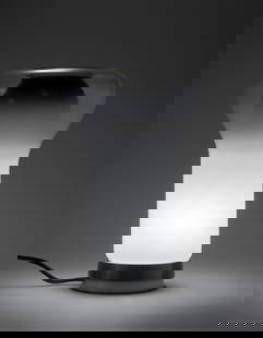 Angelo Mangiarotti (Milano 1921 - 2012) Table lamp model "Saffo". Produced by Artemide, Milan,: Angelo Mangiarotti (Milano 1921 - 2012) Table lamp model "Saffo". Produced by Artemide, Milan, disegno del 1966, esemplare degli anni '70/'80. Die-cast aluminum base, diffuser made of colorless lattim