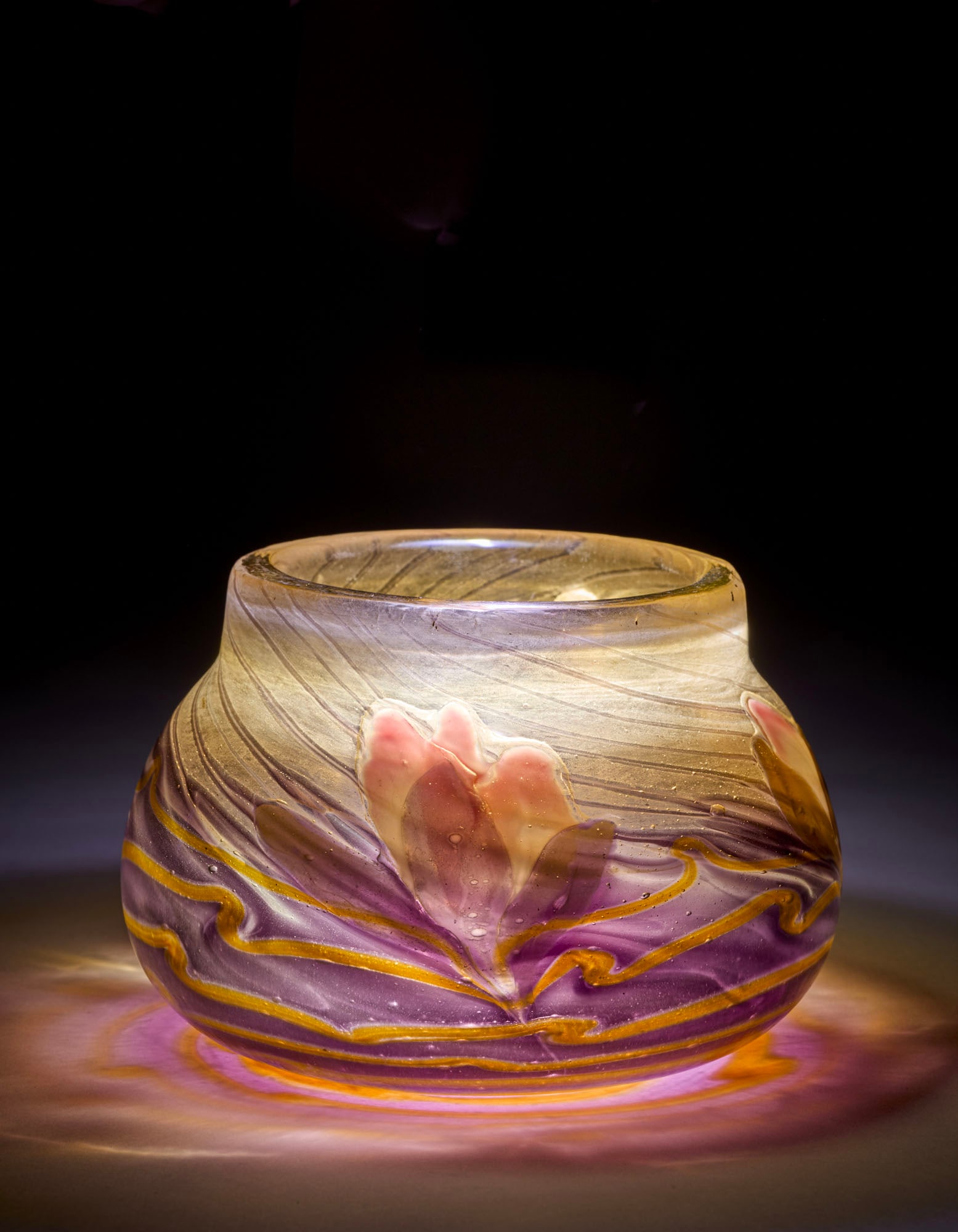 Emile Gallé (Nancy 1846 - 1904) "Nénuphars" Multi-layered glass cup decorated with polychrome (1 of 5)