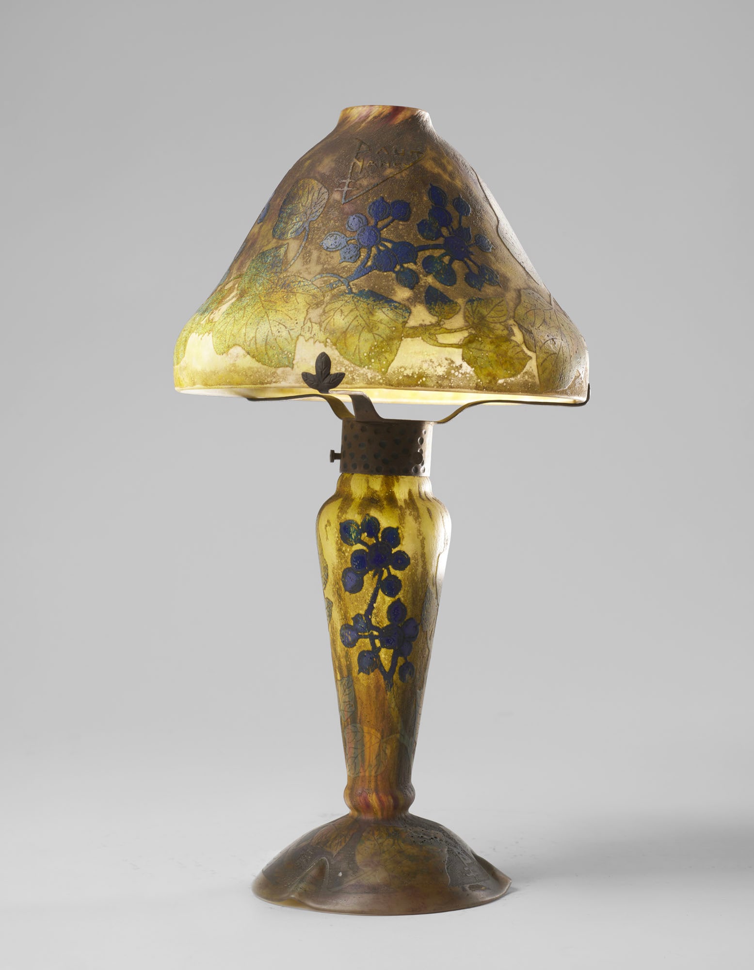 Daum Table lamp in blown glass with acid-etched cameo featuring floral relief decorations depicting: Daum Table lamp in blown glass with acid-etched cameo featuring floral relief decorations depicting berries and leaves. Nancy, early 20th century. Cameo signature “DAUM NANCY” on the hat and m