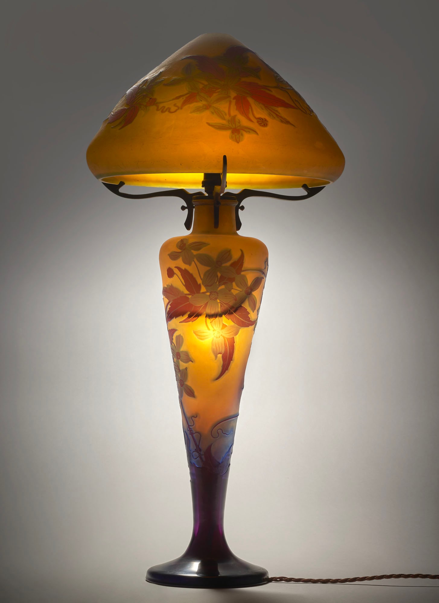 Gallé Table lamp in multi-layered cameo glass, acid-etched and fire-polished with relief plant (1 of 3)