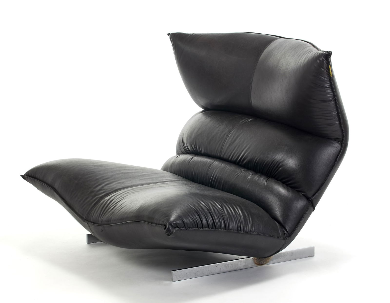 Vittorio Varo Armchair model "Canestrari". Produced by 1P, Italy, 1970s. Large leather-covered (1 of 1)