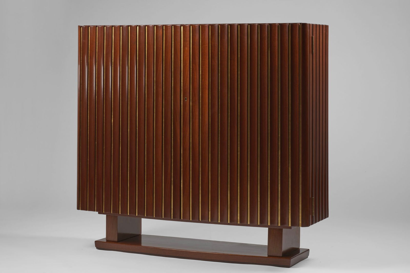 Paolo Buffa (Milano 1903 - 1970) Bar cabinet. Execution by Serafino Arrighi, Cantu, 1940s. Solid (1 of 5)