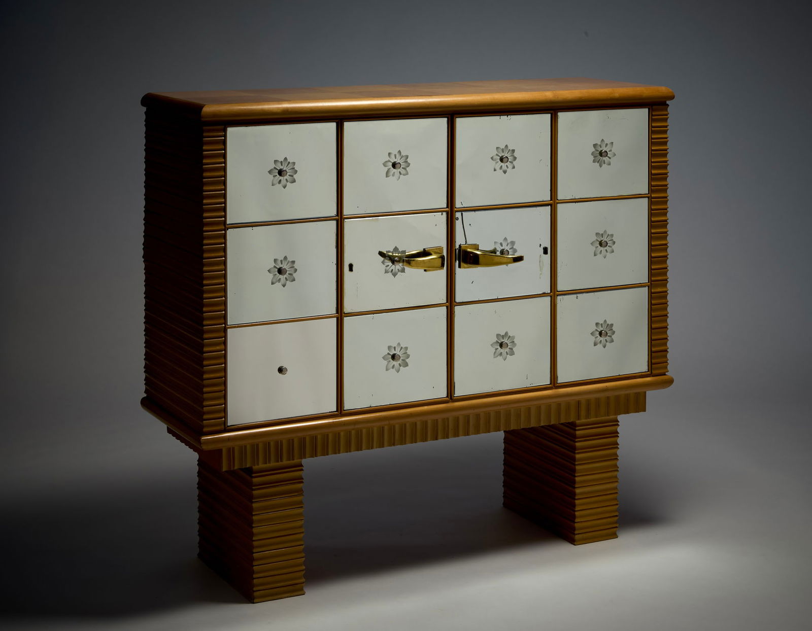 Osvaldo Borsani (Varedo 1911 - Milano 1985) Bar cabinet. Produced by Arredamenti Borsani, Varedo, (1 of 4)